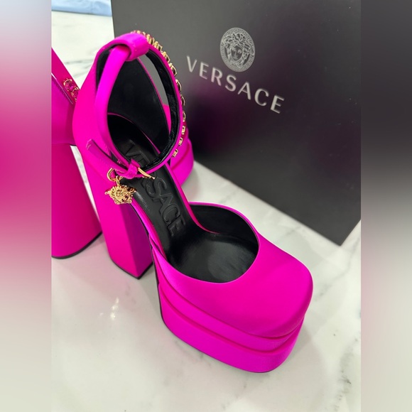 Versace Medusa Aevitas 125mm Satin Pumps - Picture 6 of 9
